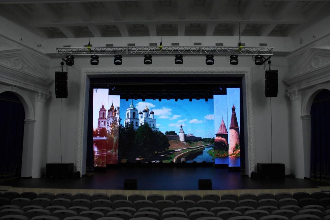 Глава Пскова поделился фотографиями отремонтированного концертного зала ГКЦ