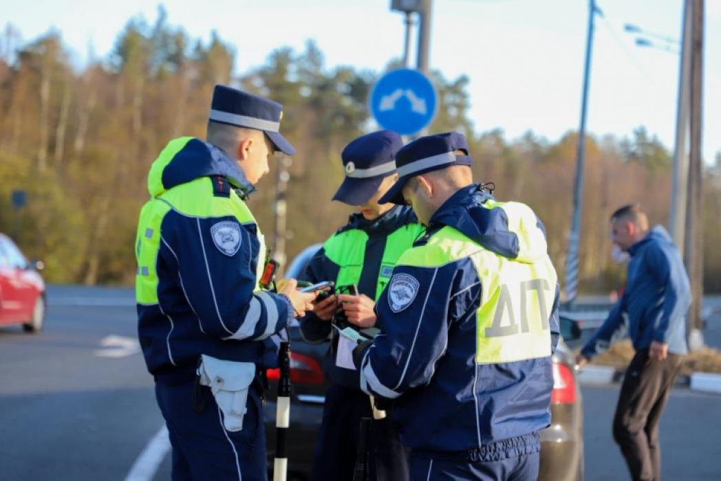 Три угнанных автомобиля выявили псковские полицейские
