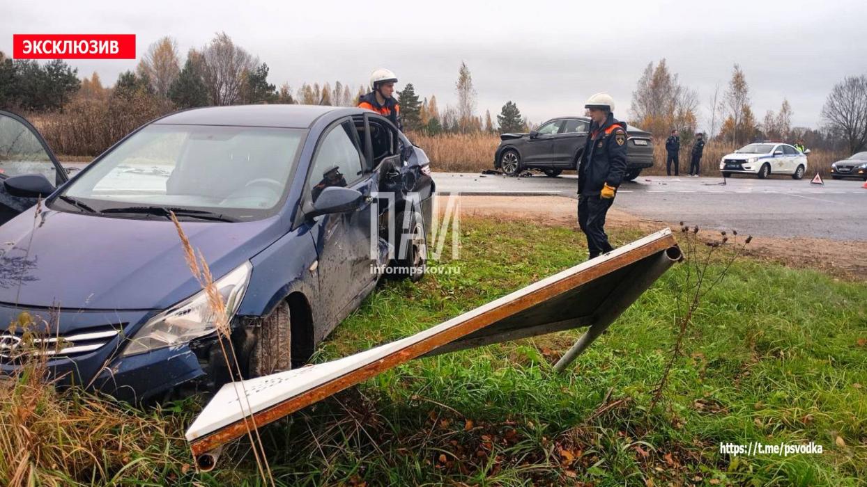 Человека госпитализировали в результате ДТП на трассе Псков – Палкино