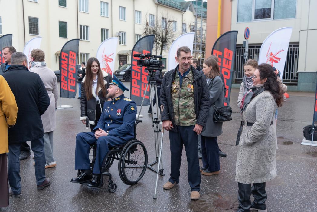 Вручение ключей от новых автомобилей псковским ветеранам СВО