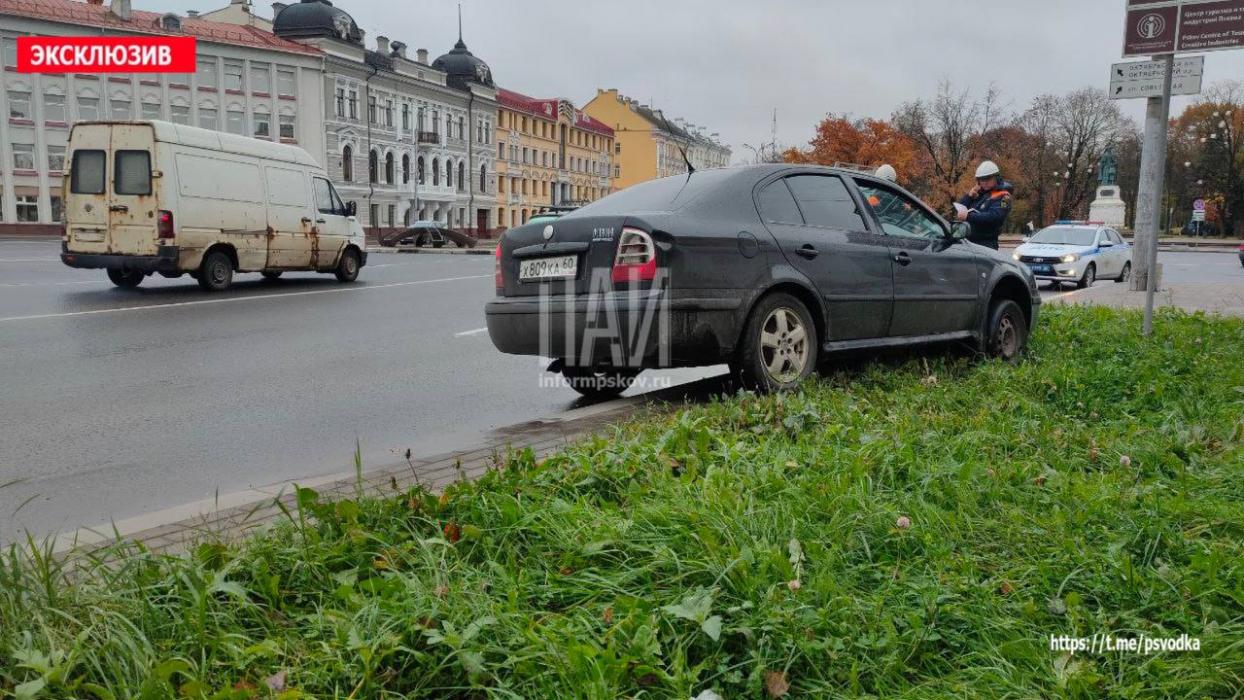 В Пскове умер перевозивший пассажира таксист