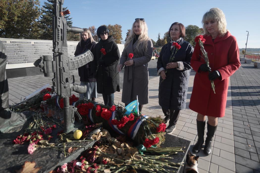Профсоюзы Псковской области почтили память защитников Отечества