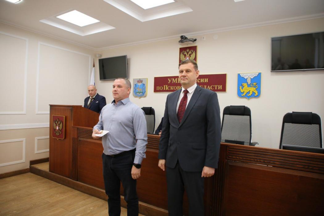 Сотрудников уголовного розыска наградили в Пскове