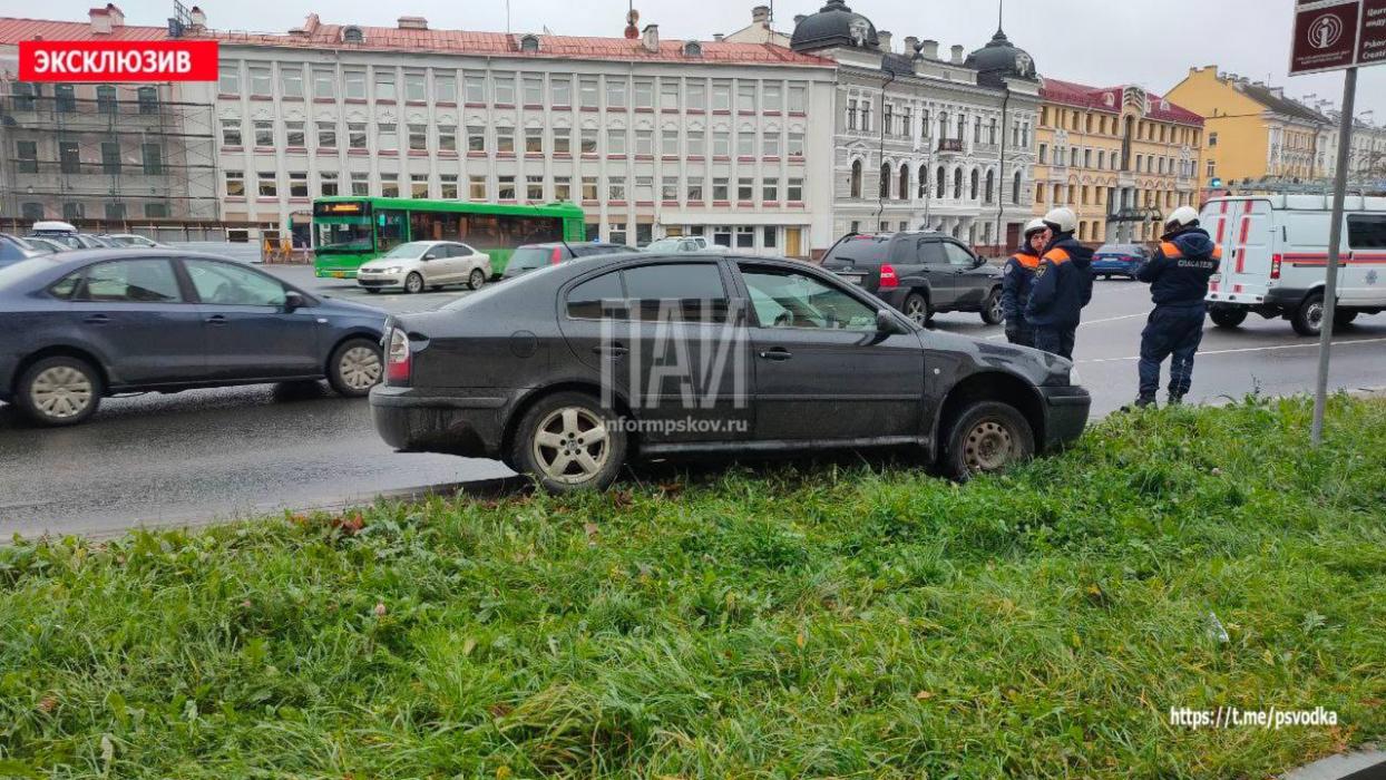 В Пскове умер перевозивший пассажира таксист
