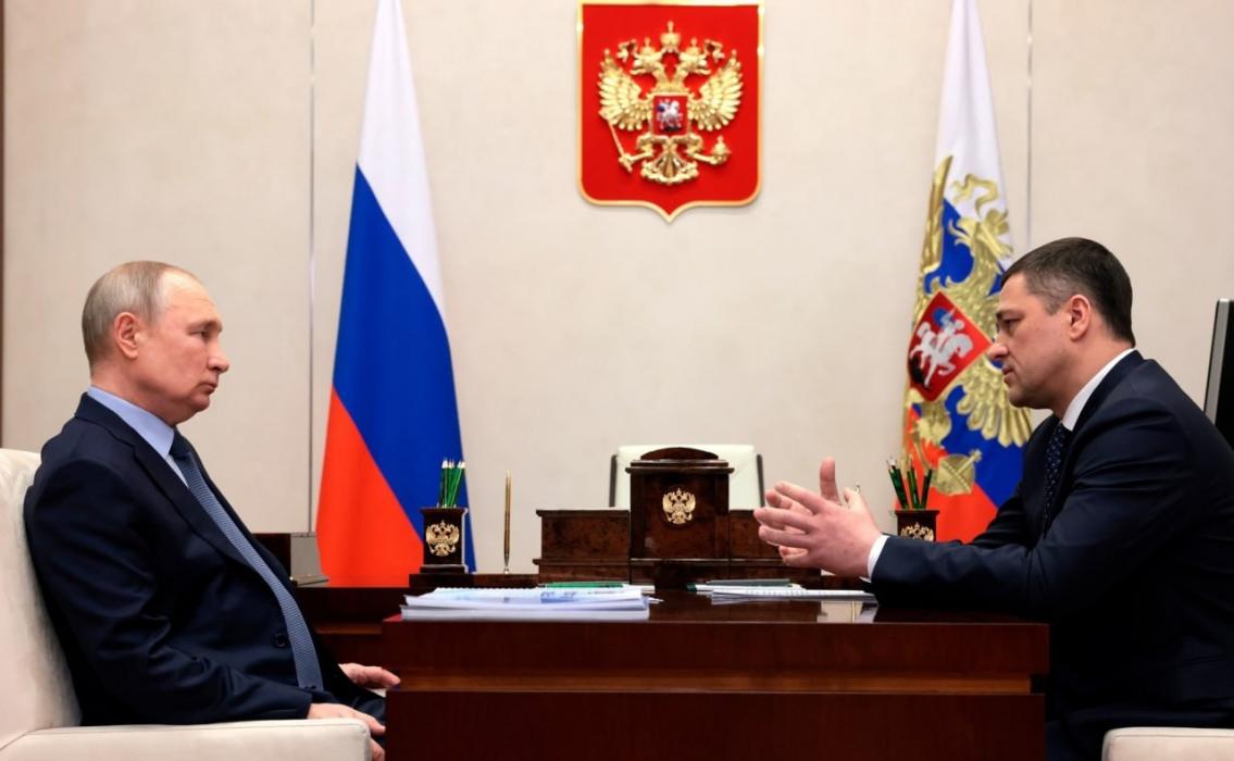 Псковские депутаты поздравили президента с днём рождения