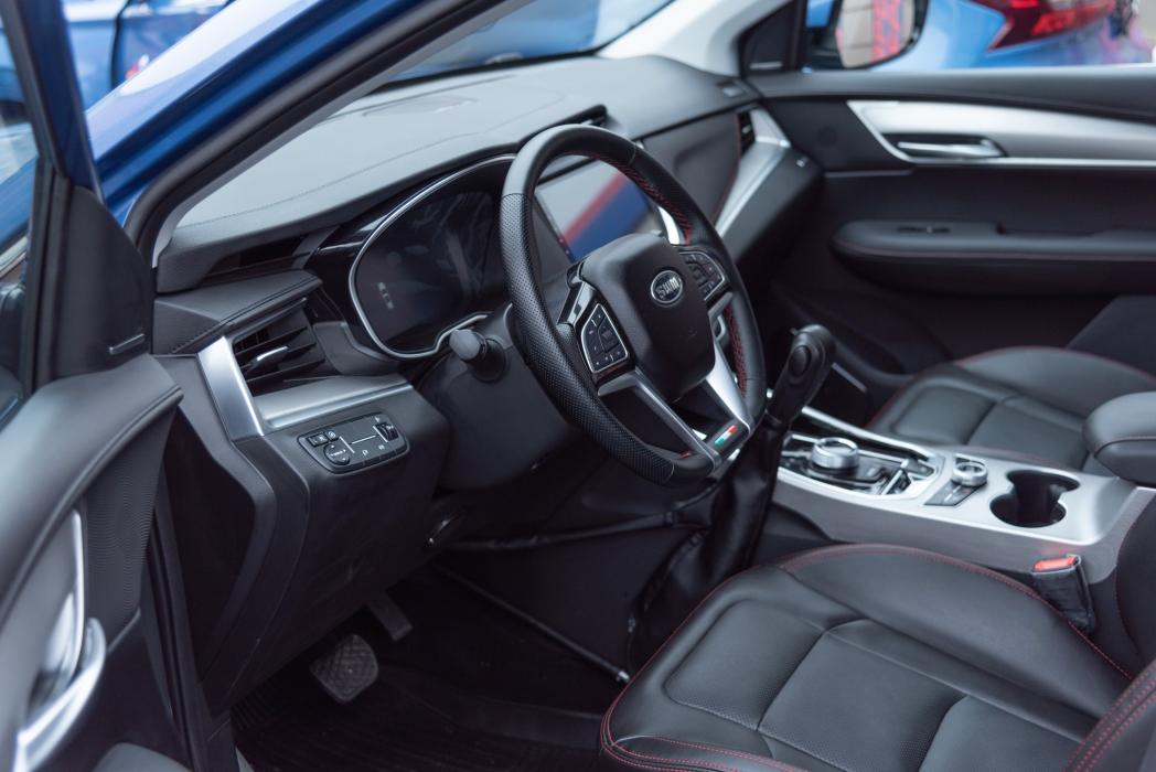 Вручение ключей от новых автомобилей псковским ветеранам СВО