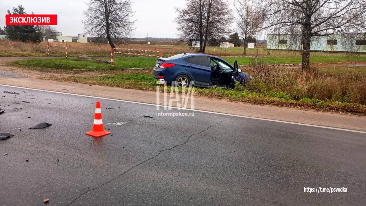 Человека госпитализировали в результате ДТП на трассе Псков – Палкино