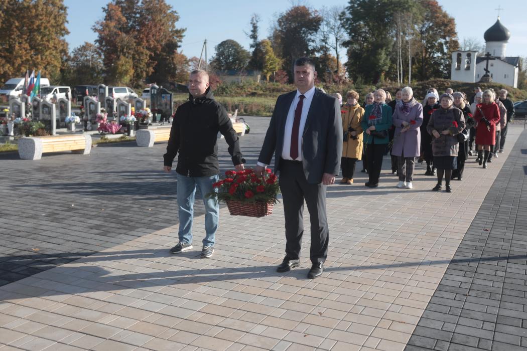 Профсоюзы Псковской области почтили память защитников Отечества