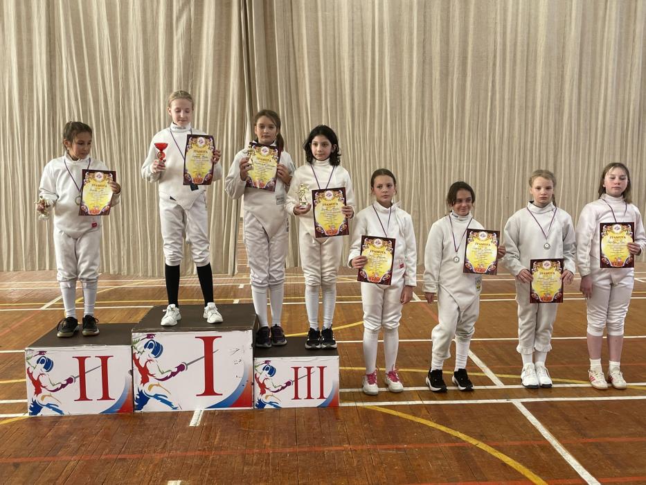 Псковичи выиграли медали петербургских соревнований по фехтованию