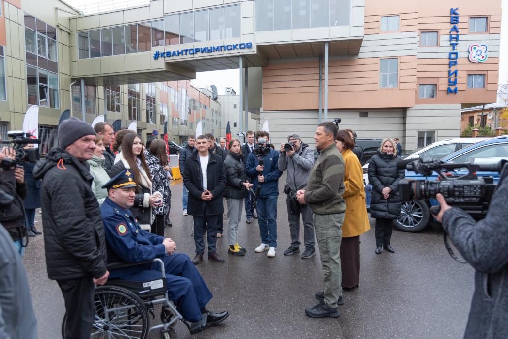 Вручение ключей от новых автомобилей псковским ветеранам СВО