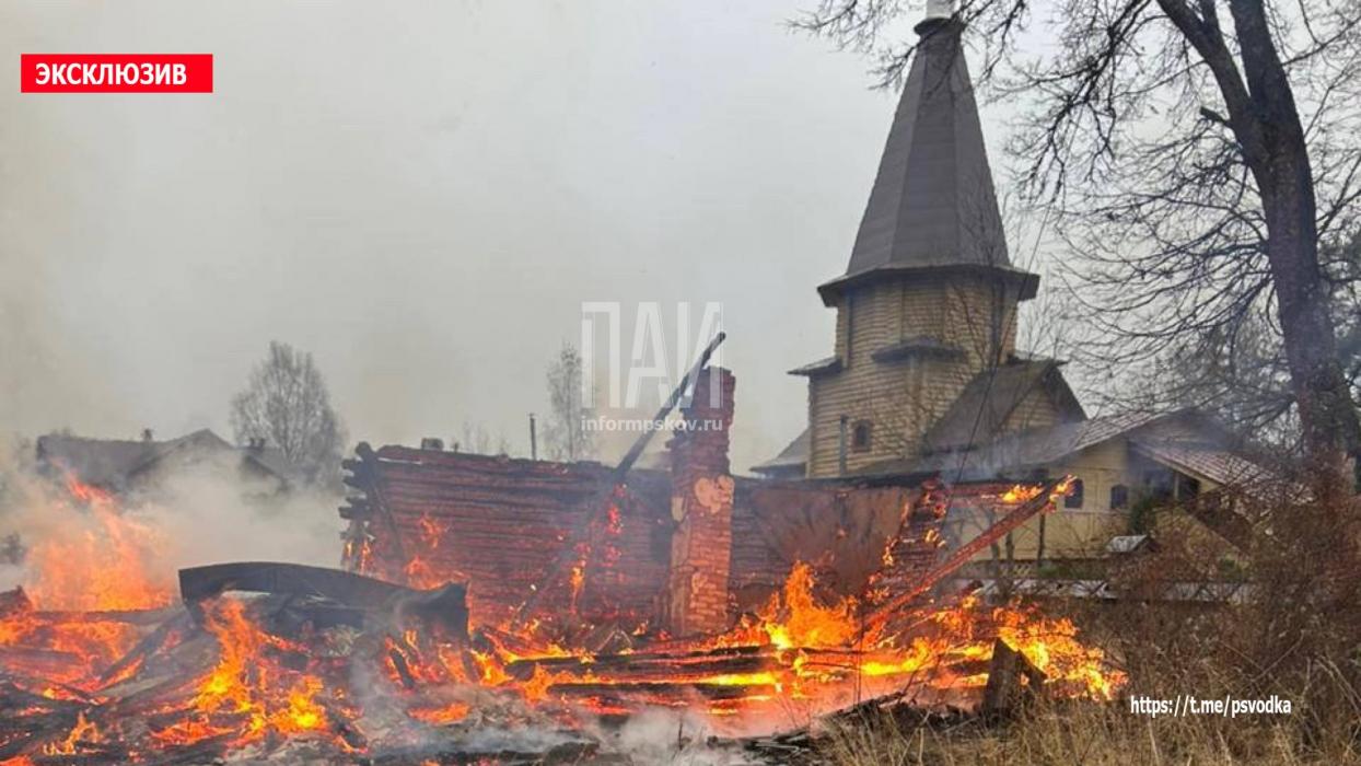 Частный дом загорелся в Плюсском районе