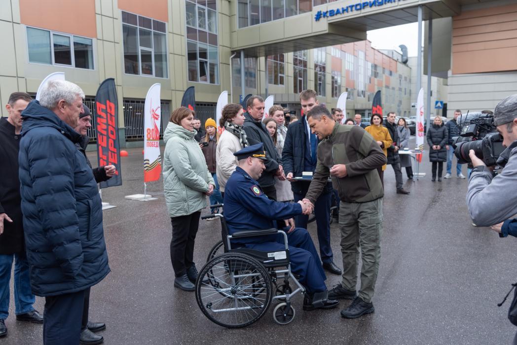 Вручение ключей от новых автомобилей псковским ветеранам СВО