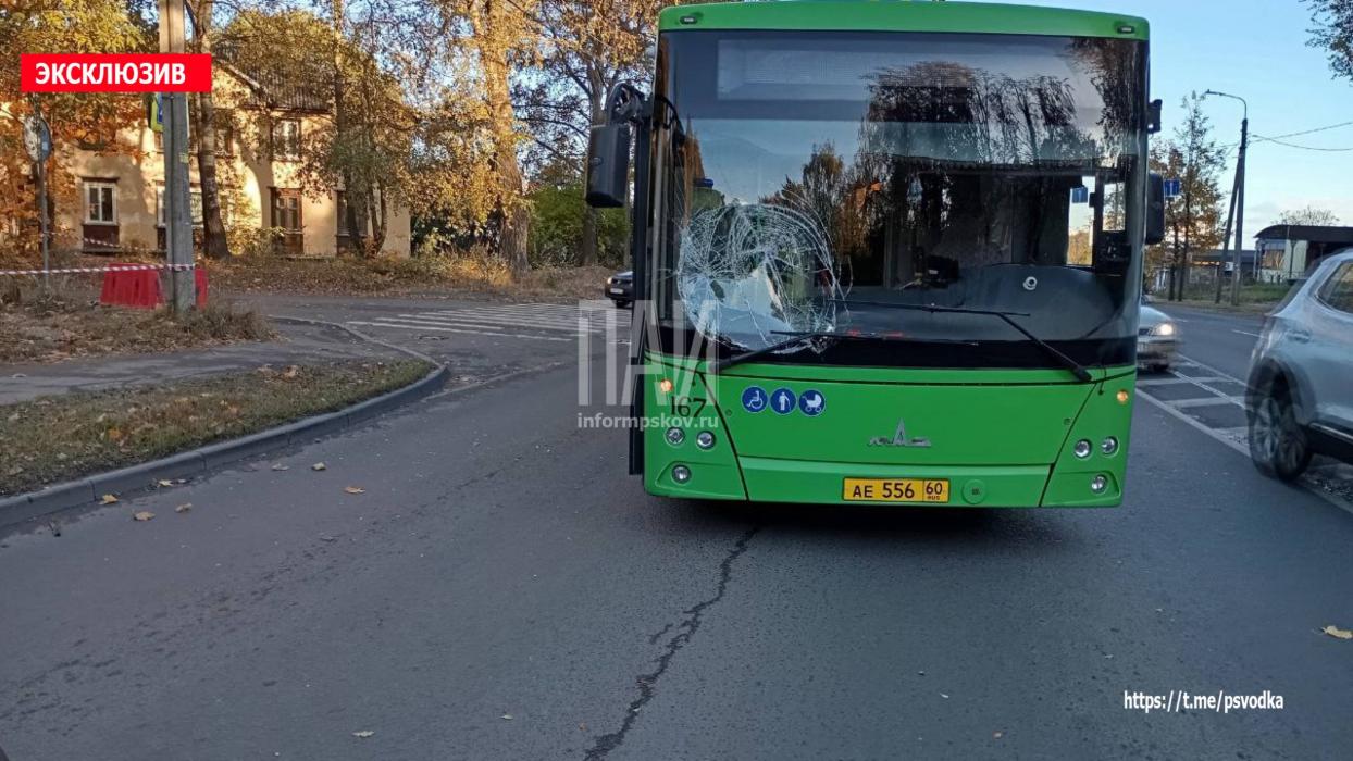 Автобус сбил пешехода в Пскове