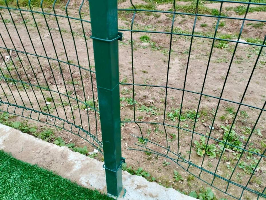 В Великолукском районе неизвестные повредили новую спортивную площадку