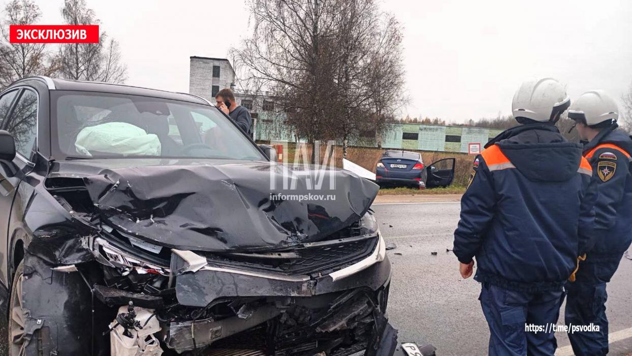 Человека госпитализировали в результате ДТП на трассе Псков – Палкино