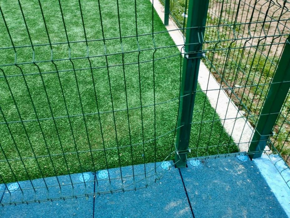 В Великолукском районе неизвестные повредили новую спортивную площадку