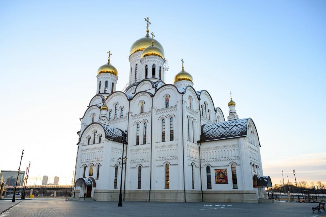 Митрополит Матфей совершил Божественную литургию в храме Пресвятой Богородицы в Москве