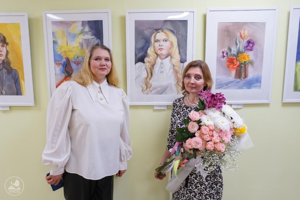 Выставка псковского художника Ольги Устиновой «Нежными цветами образ наполняю…»