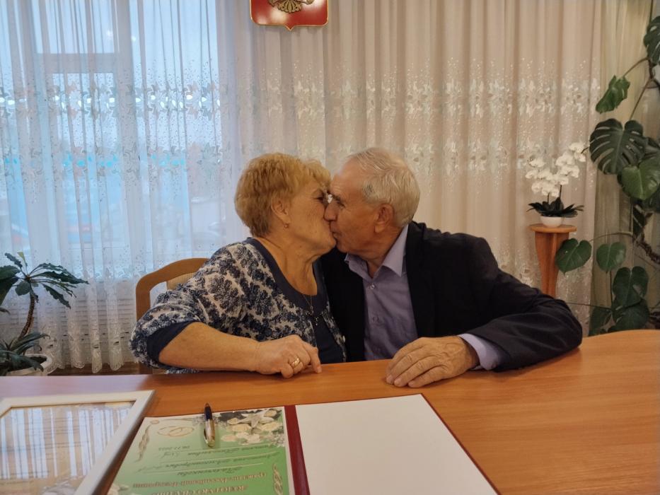 Супруги из Струг Красных отметили 50 лет совместной жизни