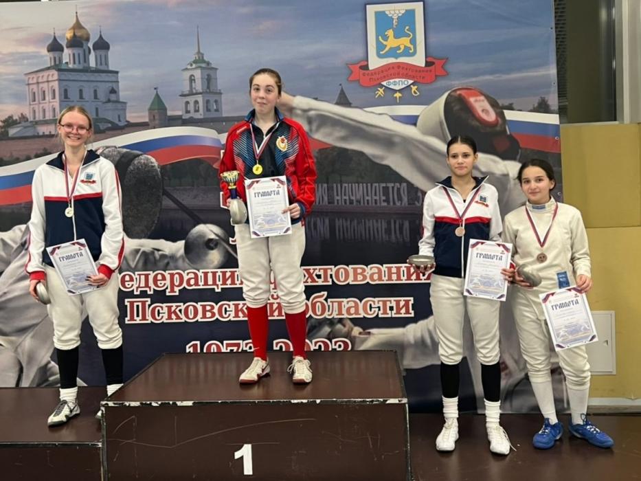 Подведены итоги открытого Кубка Псковской области по фехтованию