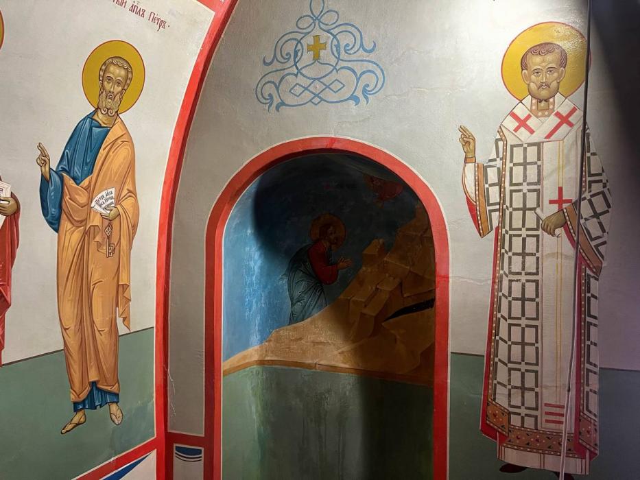В Лазаревской церкви Псково-Печерского монастыря реставрируют настенную живопись