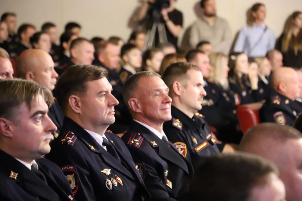 Псковских полицейских поздравили с профессиональным праздником