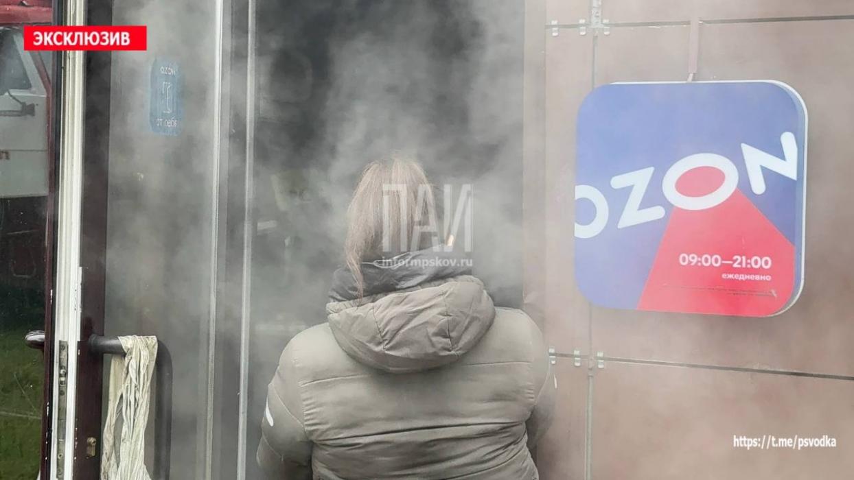 Пункт выдачи заказов загорелся в Пскове