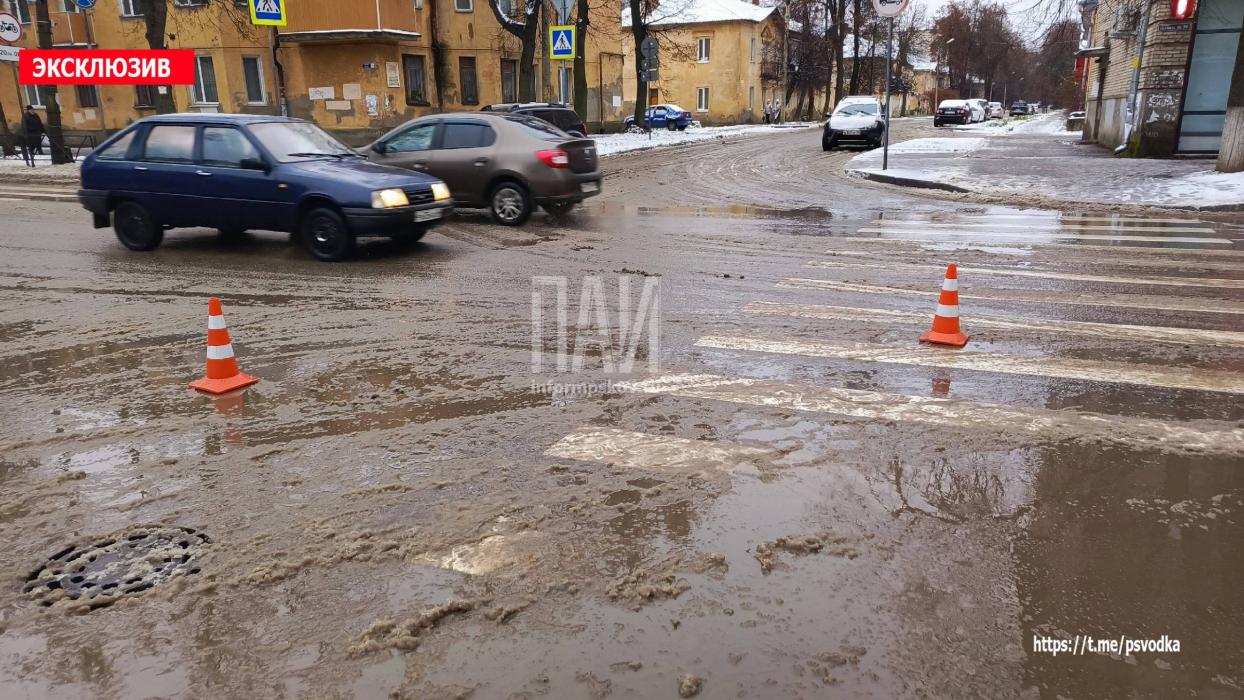 Пешехода-подростка госпитализировали в больницу после ДТП в Великих Луках