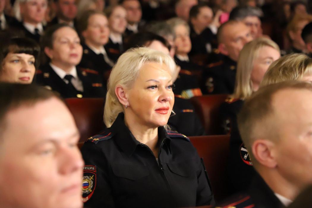 Псковских полицейских поздравили с профессиональным праздником