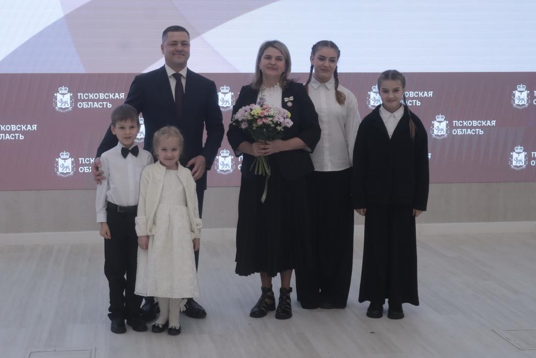 Награждение многодетных семей региона 