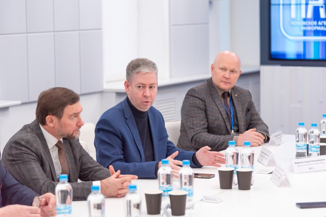 О поддержке импатриантов поговорили на круглом столе в медиацентре ПАИ