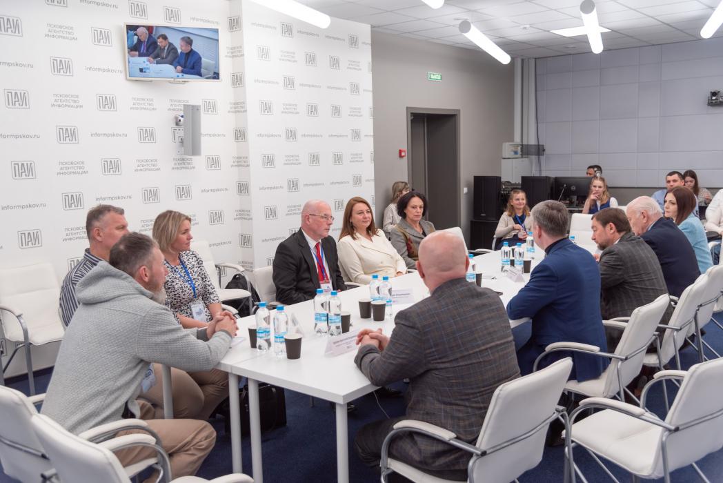 О поддержке импатриантов поговорили на круглом столе в медиацентре ПАИ