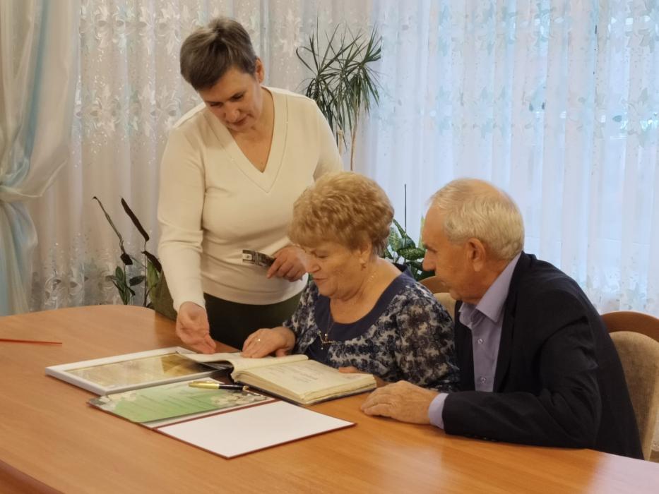 Супруги из Струг Красных отметили 50 лет совместной жизни