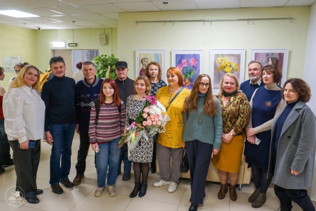Выставка псковского художника Ольги Устиновой «Нежными цветами образ наполняю…»
