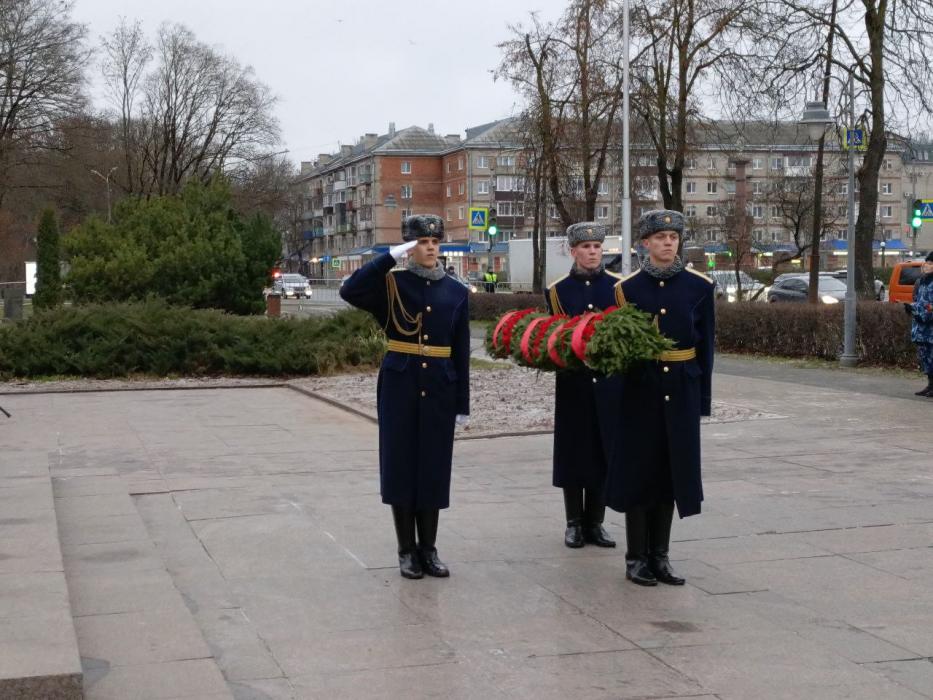 Михаил Ведерников и Владимир Делба возложили цветы к Могиле Неизвестного Солдата в Пскове
