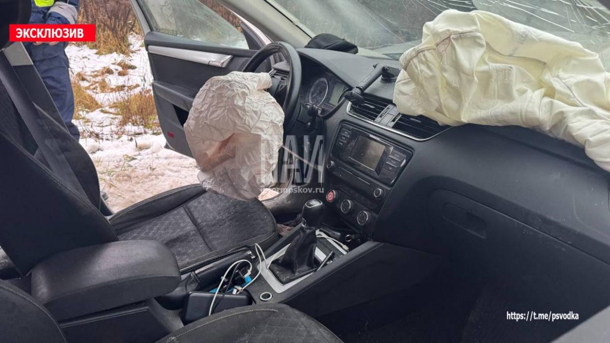 Два человека пострадали в ДТП на улице Николая Васильева в Пскове