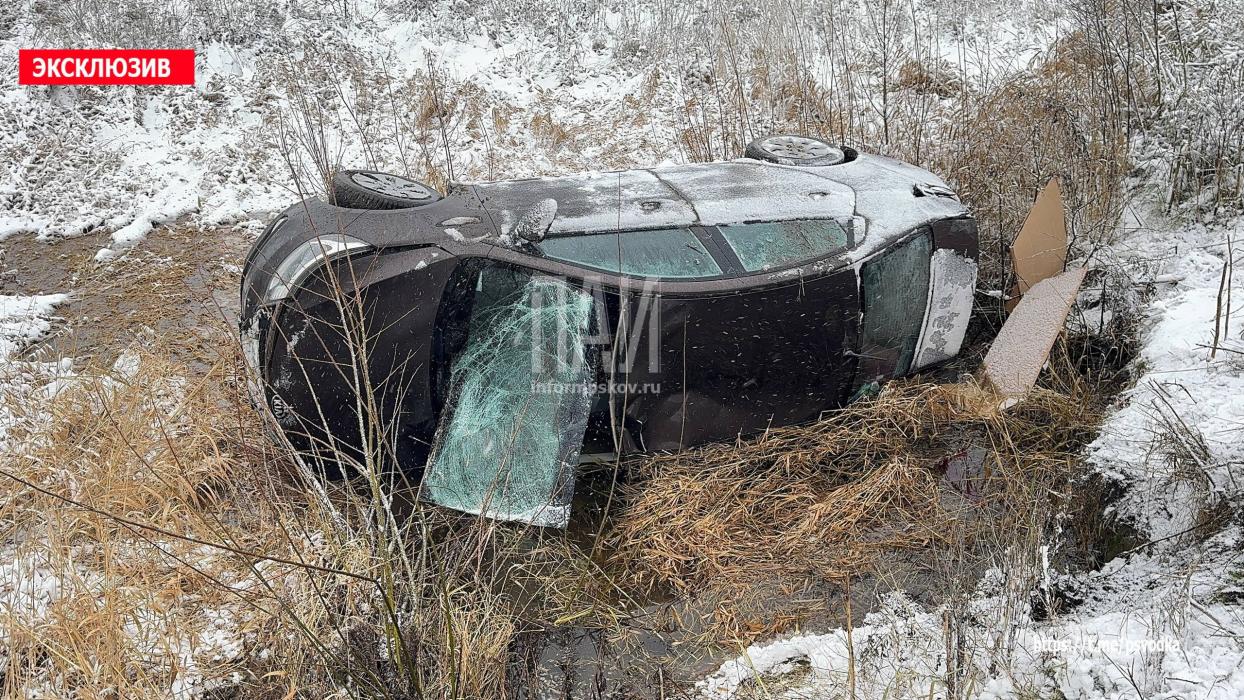 Автомобиль вылетел в кювет в Псковской районе, есть пострадавшие