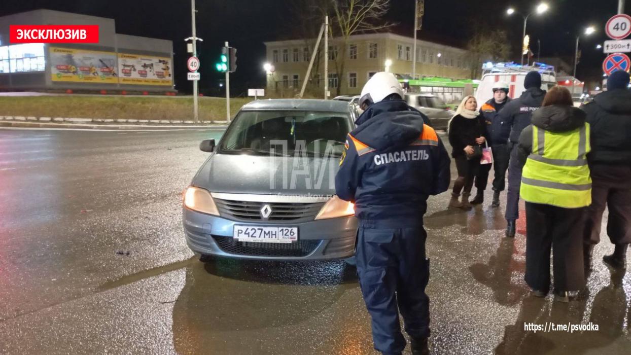 Мужчина пострадал в ДТП на улице Леона Поземского в Пскове
