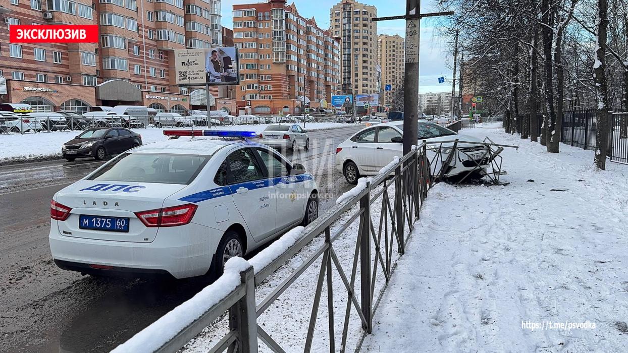 Авария на улице Юбилейной в Пскове 