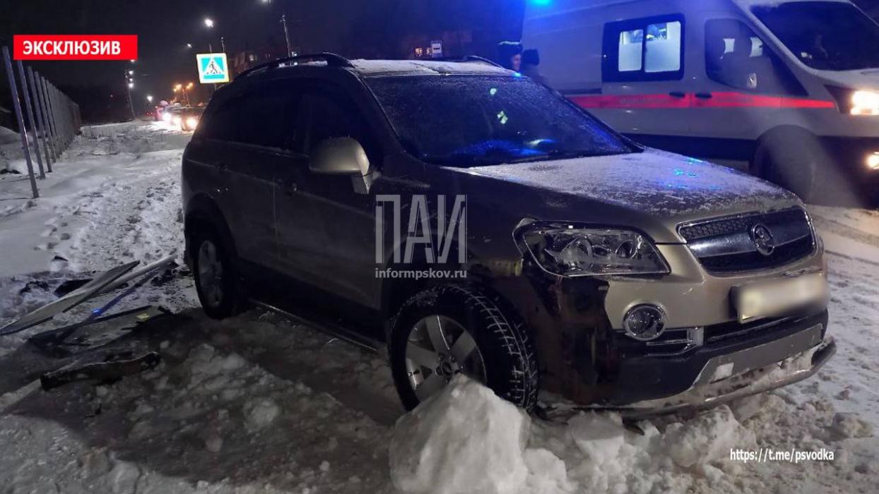 Женщину с ребёнком сбили в Великих Луках