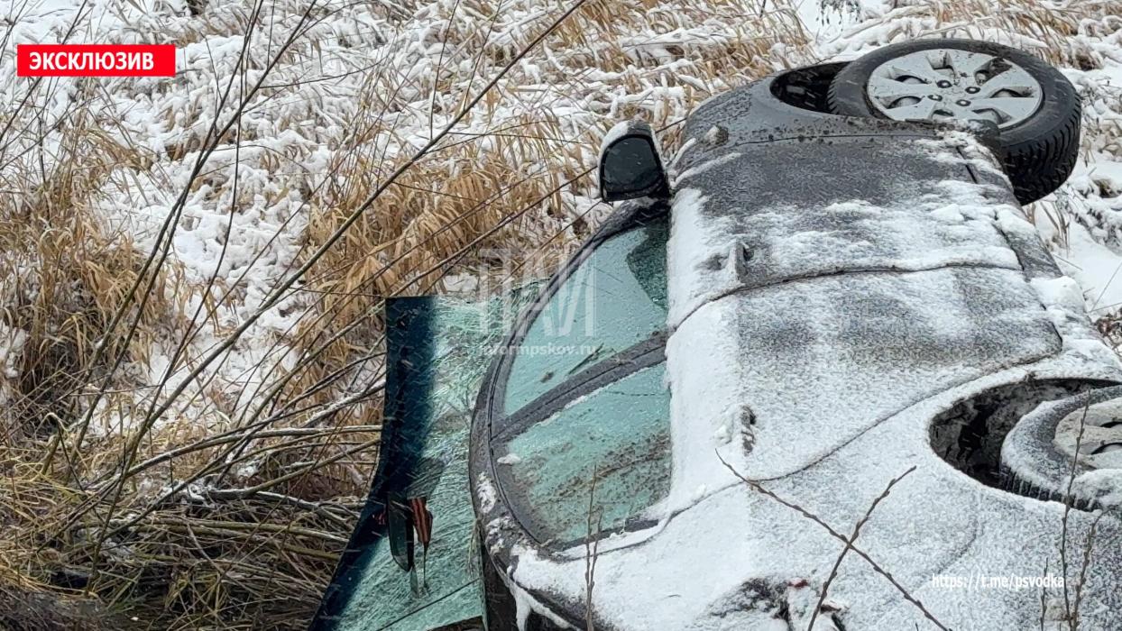 Автомобиль вылетел в кювет в Псковской районе, есть пострадавшие