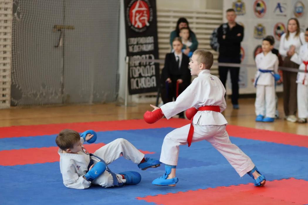 Областные чемпионат и первенство по карате WKF прошли в Пскове