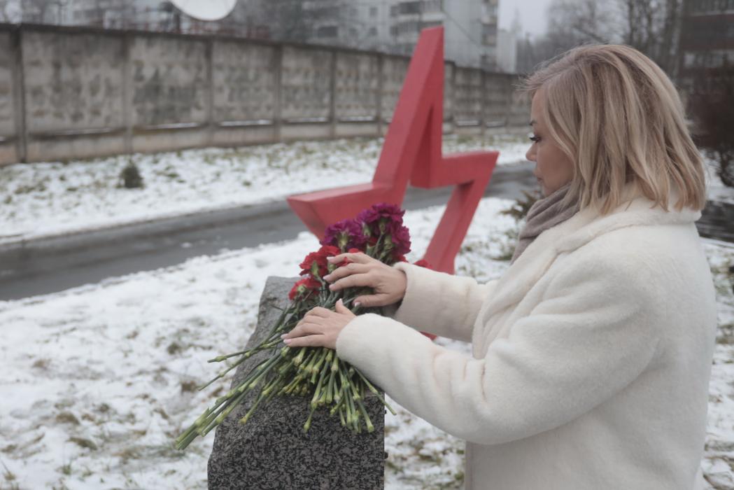 Цветы погибшим журналистам