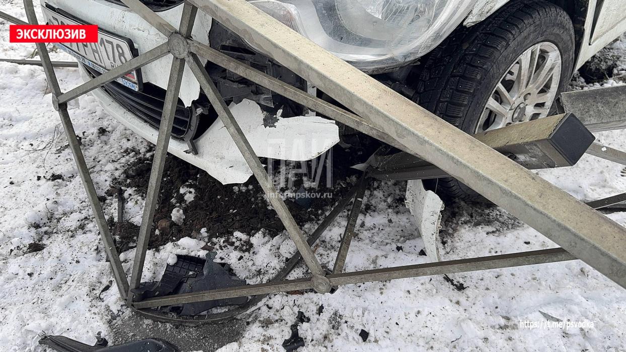 Авария на улице Юбилейной в Пскове 