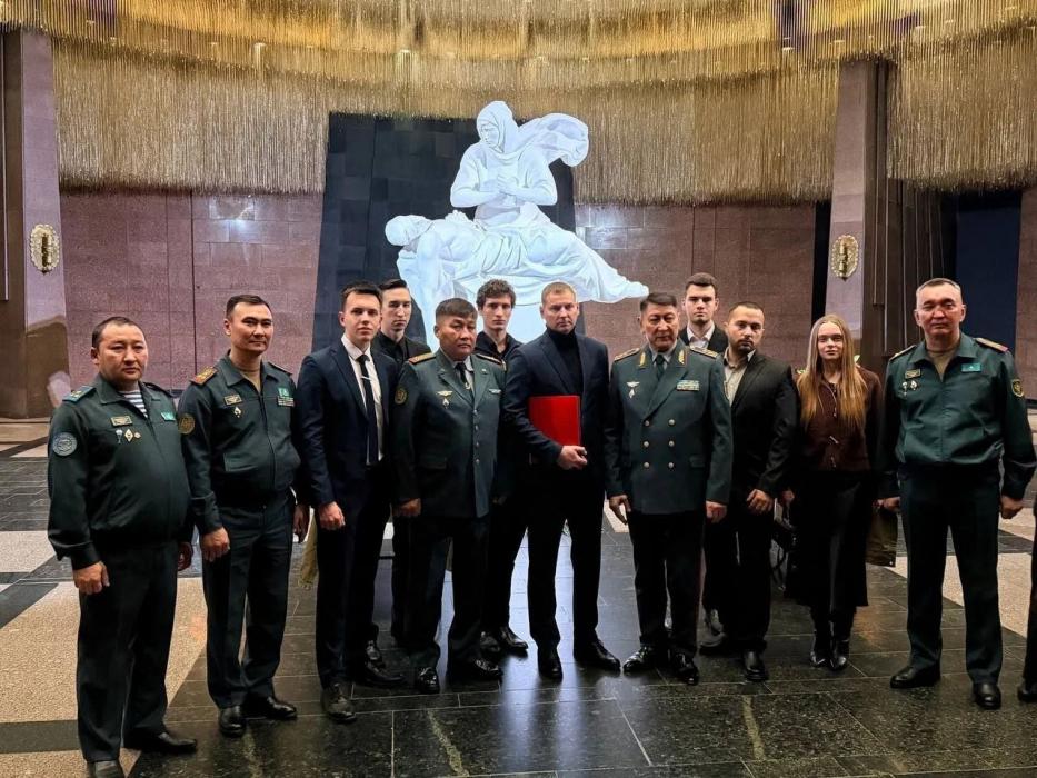 Псковичи в Москве приняли участие в премьере фильма «Цитадель» и передаче останков героев в Казахстан