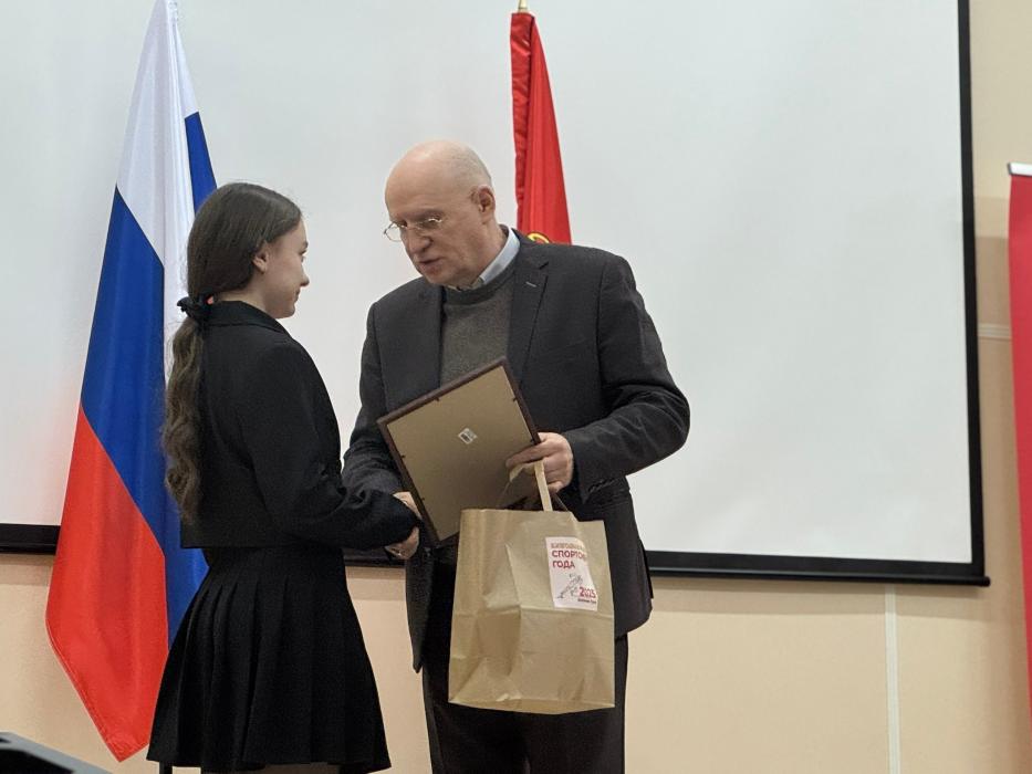 Лучших спортсменов, тренеров и спортивные команды года наградили в Великих Луках