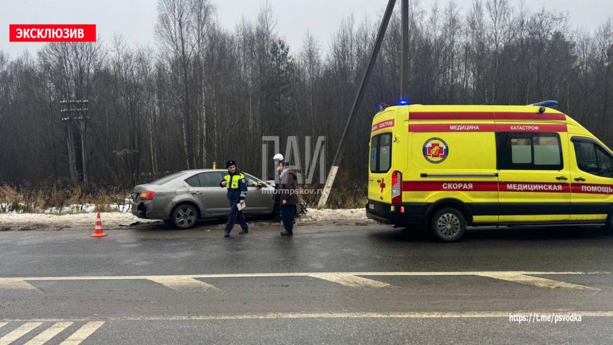 Два человека пострадали в ДТП на улице Николая Васильева в Пскове