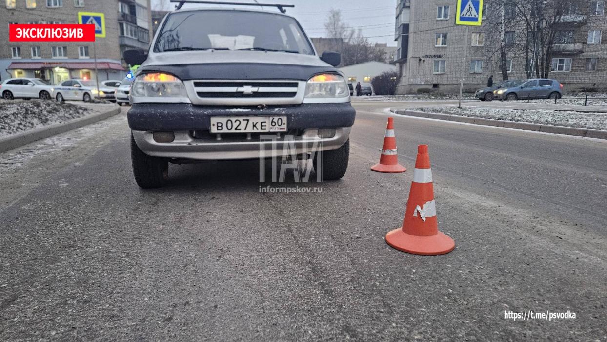Пешехода госпитализировали в больницу после ДТП в Великих Луках
