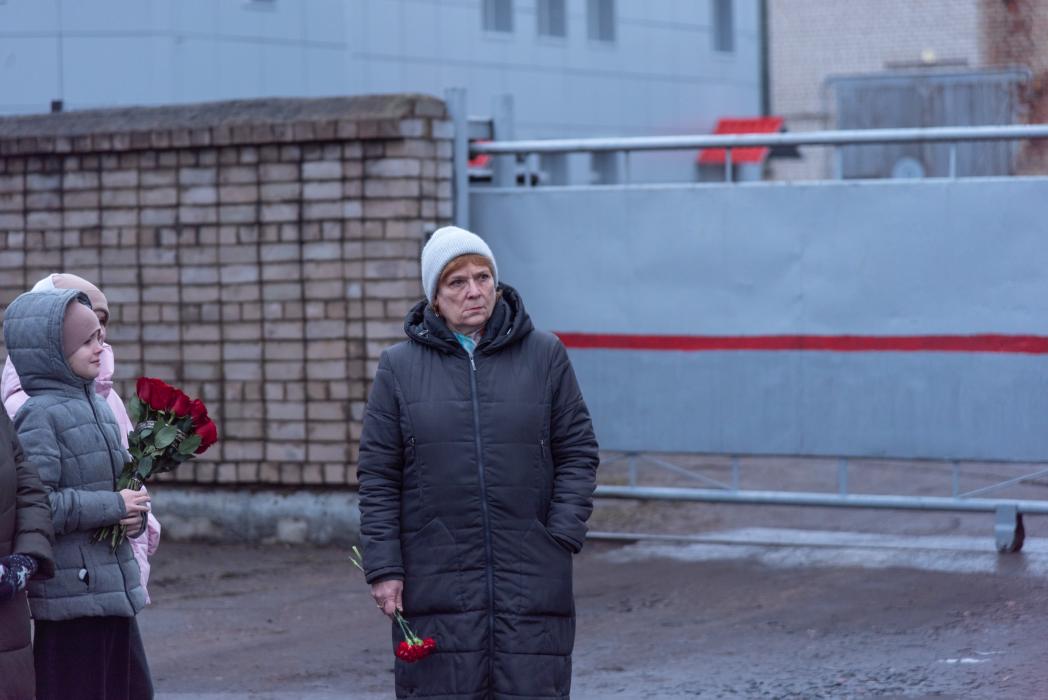 Памятную доску герою СВО открыли на фасаде здания Псковской дистанции электроснабжения РЖД