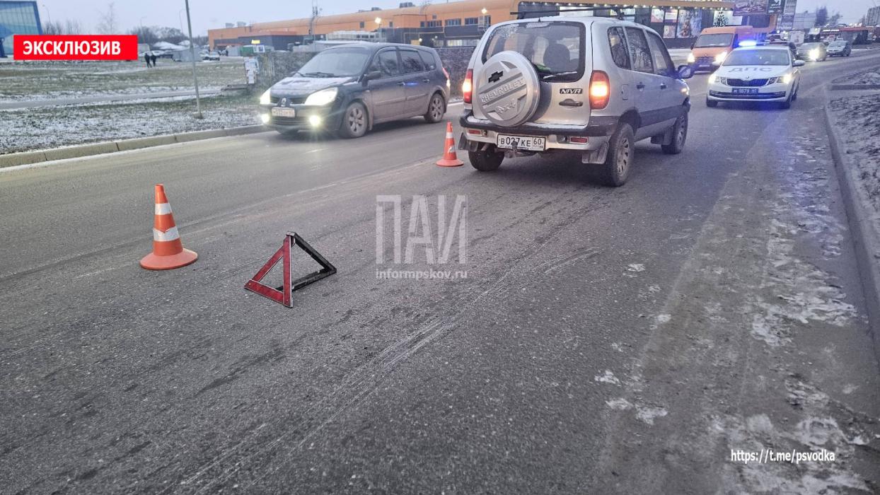 Пешехода госпитализировали в больницу после ДТП в Великих Луках